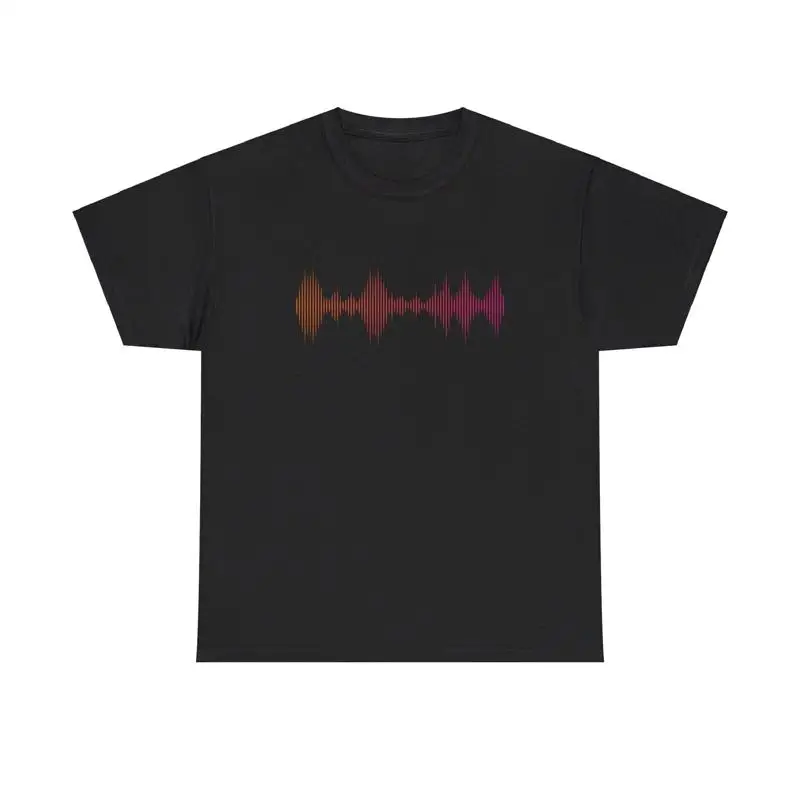 Audio Vibes Music - เสื้อยืด Soundwave Vibes สไตล์มินิมอล เท่ห์ๆ พร้อมลวดลายเสียงเพลง