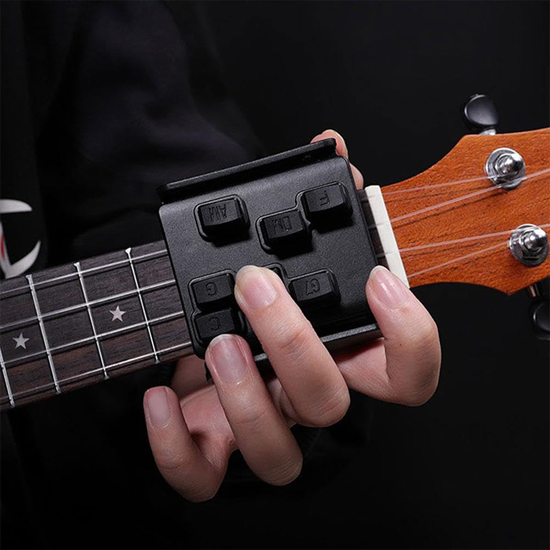 เครื่องกดคอร์ดอูคูเลเล่ที่ใช้ง - Ukulele Beginner Kit บทวิจารณ์และราคา